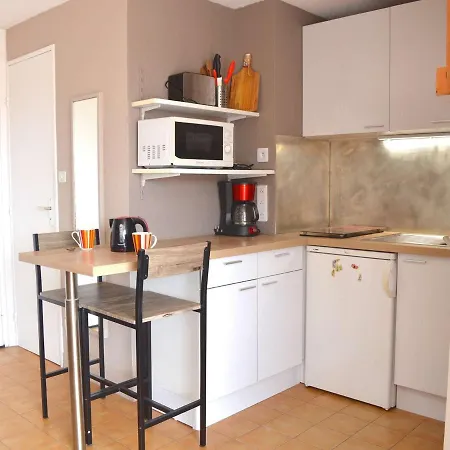 T2 Avec Piscine, 4 Couchages, Proche - - Fr-1-229b-97 * נרבון