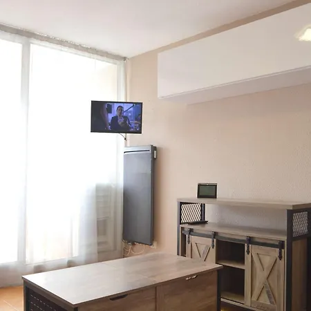 T2 Avec Piscine, 4 Couchages, Proche - - Fr-1-229b-97 *